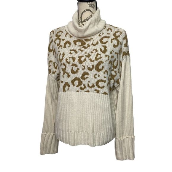 Nine West Long Sleeve Cheetah Print Turtleneck Sweater Size Medium - Picture 2 of 10